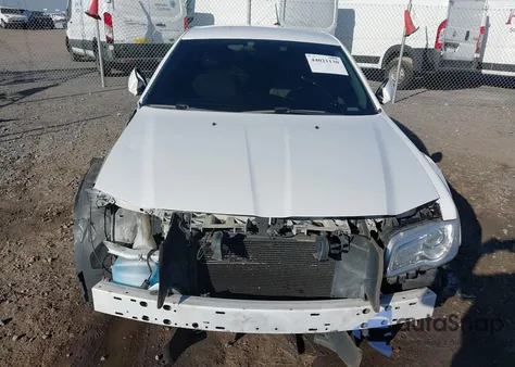 2015 Chrysler 300 Limited z USA, uszkodzony, nr VIN 2C3CCAAG0FH786770